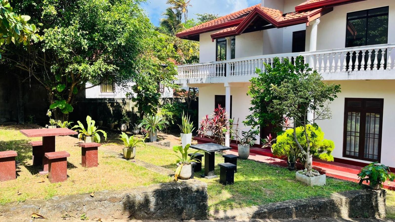 Sritaly Inn Mirissa Esterno foto