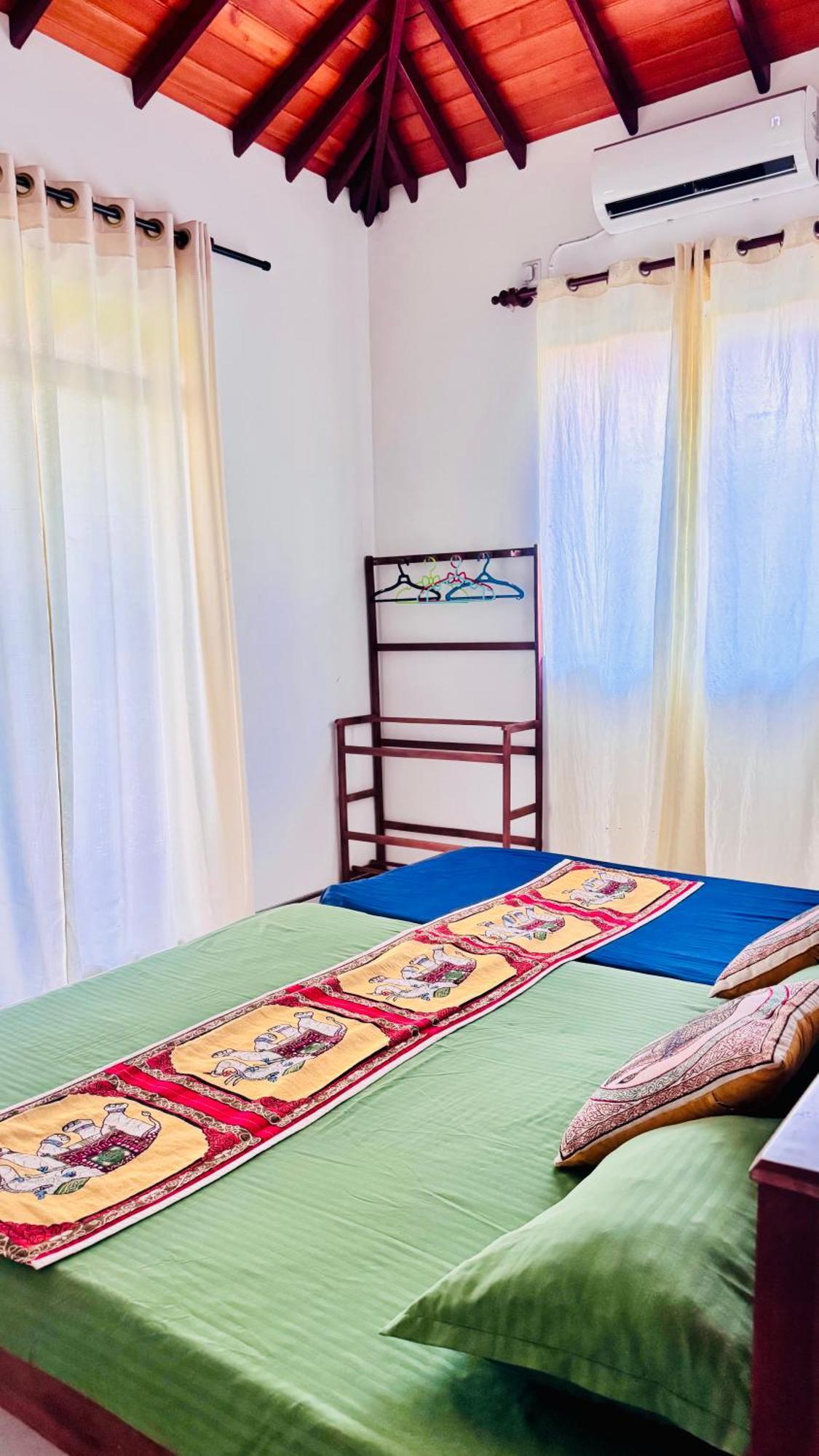 Sritaly Inn Mirissa Esterno foto